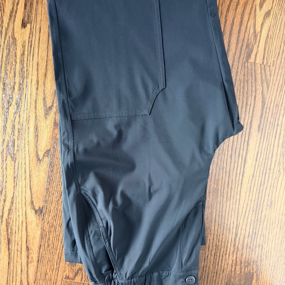 ALO Yoga Women's Black Trouser/Athletic pants - Picture 3 of 4
